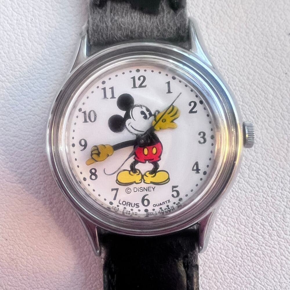 LORUS VINTAGE POINTING DISNEY MICKEY MOUSE QUARTZ WRISTWATCH RETRO
